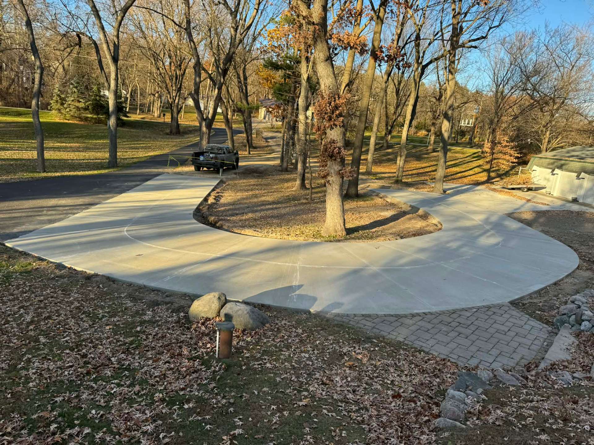 Finished driveway and approach by Kuphal Concrete